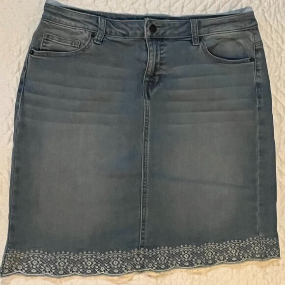Denim skirt with embroidery - size 12 - Picture 1 of 3